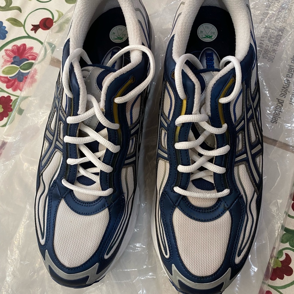 ASICS Gel Nimbus size 11 1/2